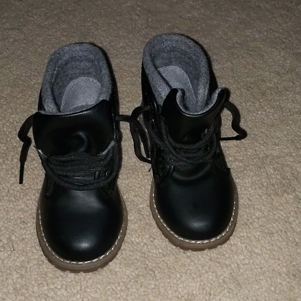 The Children's Place casual bootie 🥾 - Picture 4 of 6